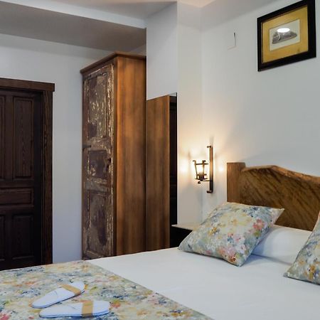 Posada Y Apartamentos Trebuesto De Guriezo Exteriör bild