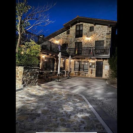 Posada Y Apartamentos Trebuesto De Guriezo Exteriör bild