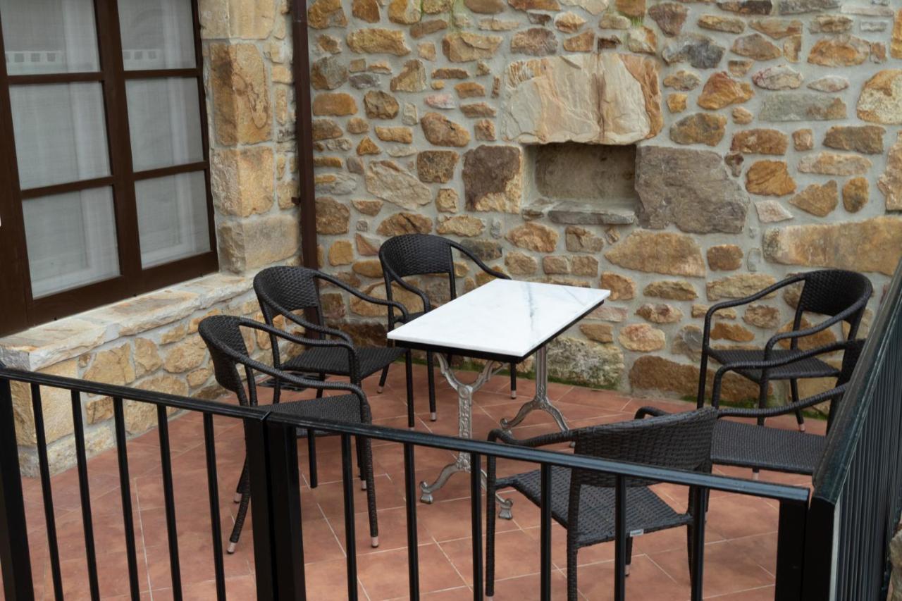 Posada Y Apartamentos Trebuesto De Guriezo Exteriör bild