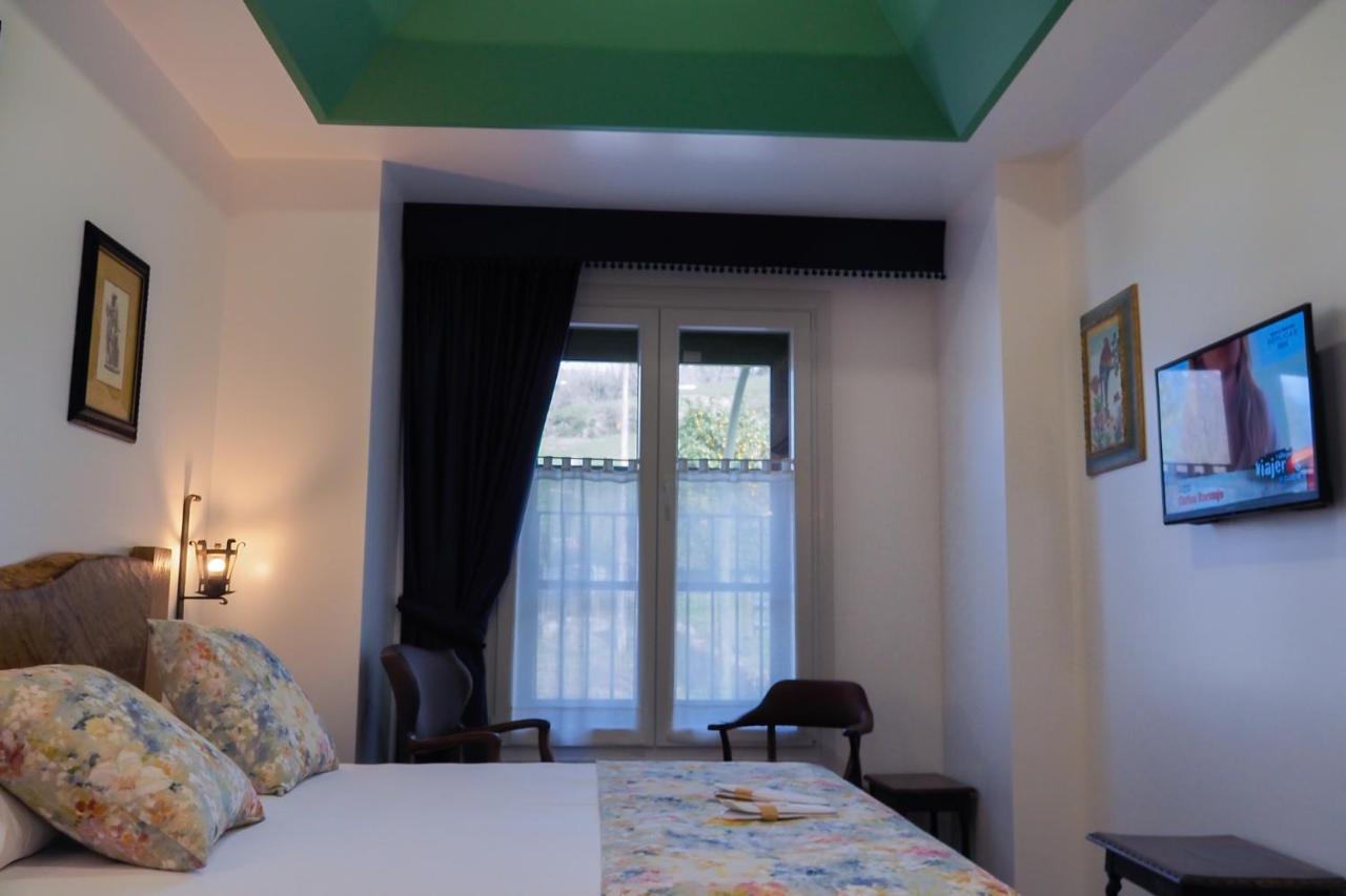Posada Y Apartamentos Trebuesto De Guriezo Exteriör bild