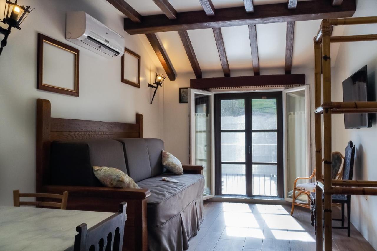 Posada Y Apartamentos Trebuesto De Guriezo Exteriör bild