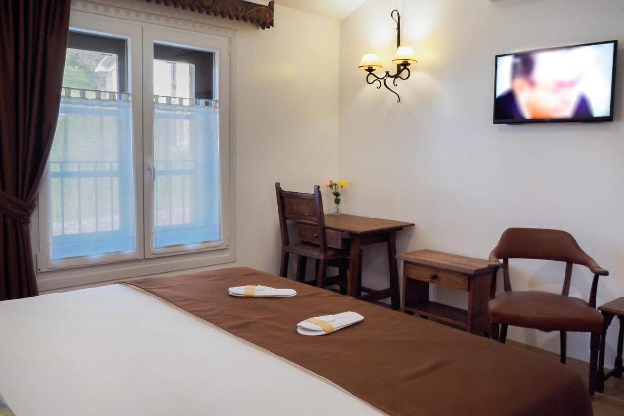 Posada Y Apartamentos Trebuesto De Guriezo Exteriör bild