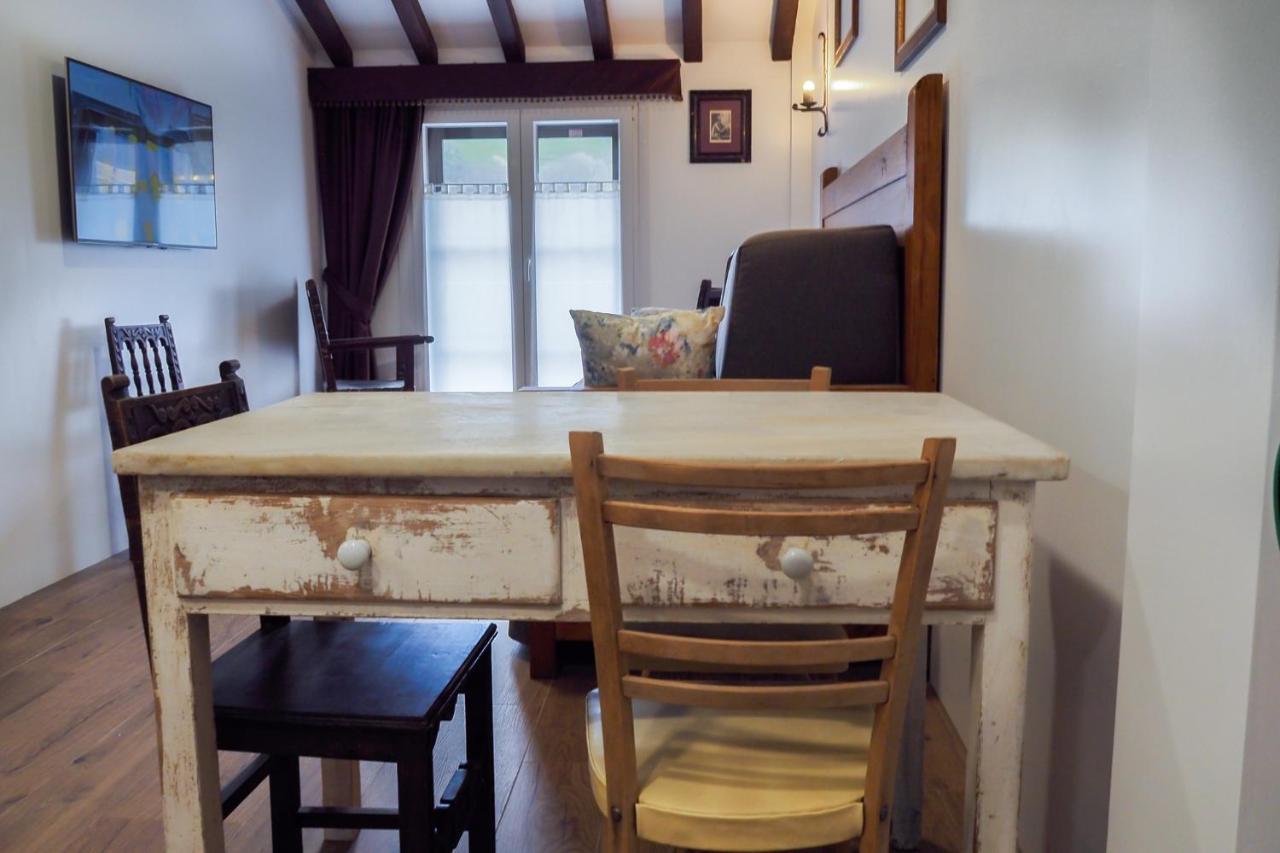 Posada Y Apartamentos Trebuesto De Guriezo Exteriör bild