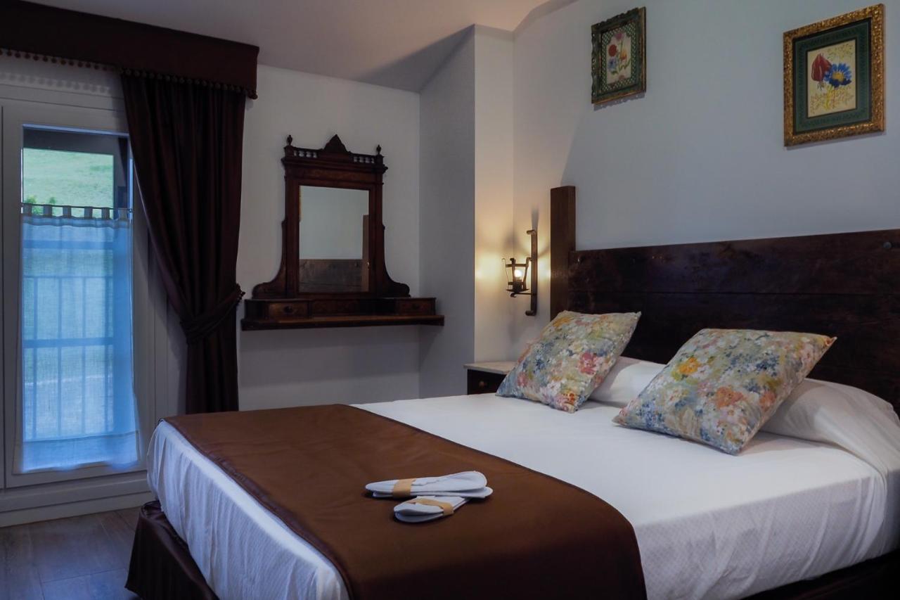 Posada Y Apartamentos Trebuesto De Guriezo Exteriör bild
