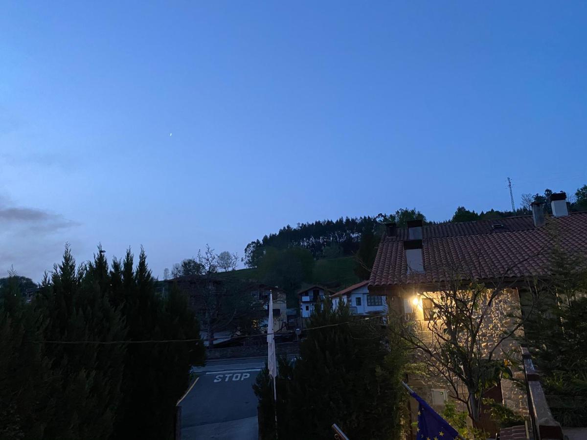 Posada Y Apartamentos Trebuesto De Guriezo Exteriör bild