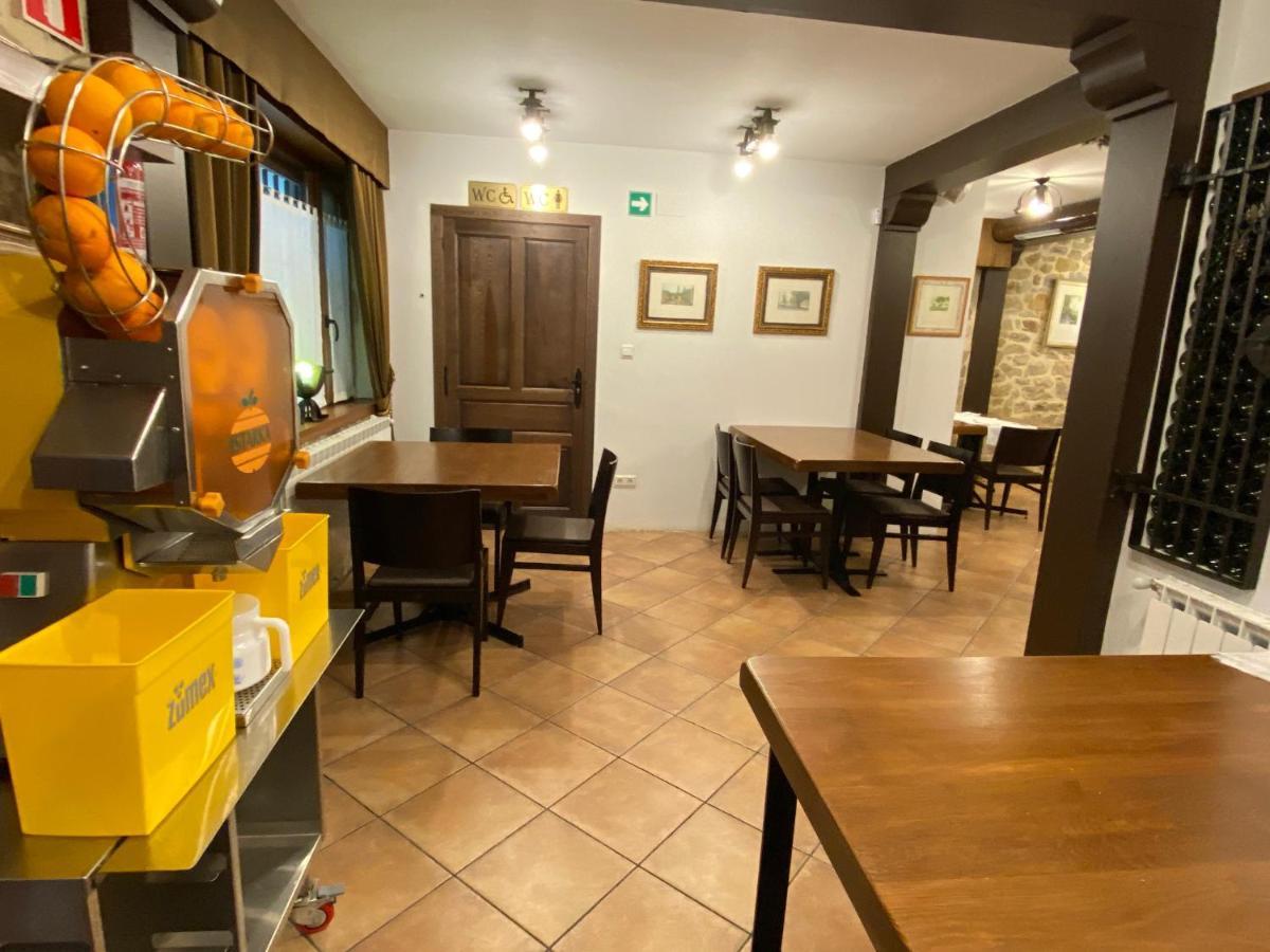 Posada Y Apartamentos Trebuesto De Guriezo Exteriör bild